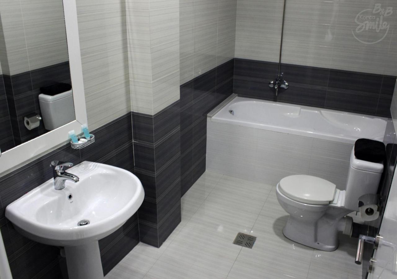 Korcasmilehotel Bagian luar foto