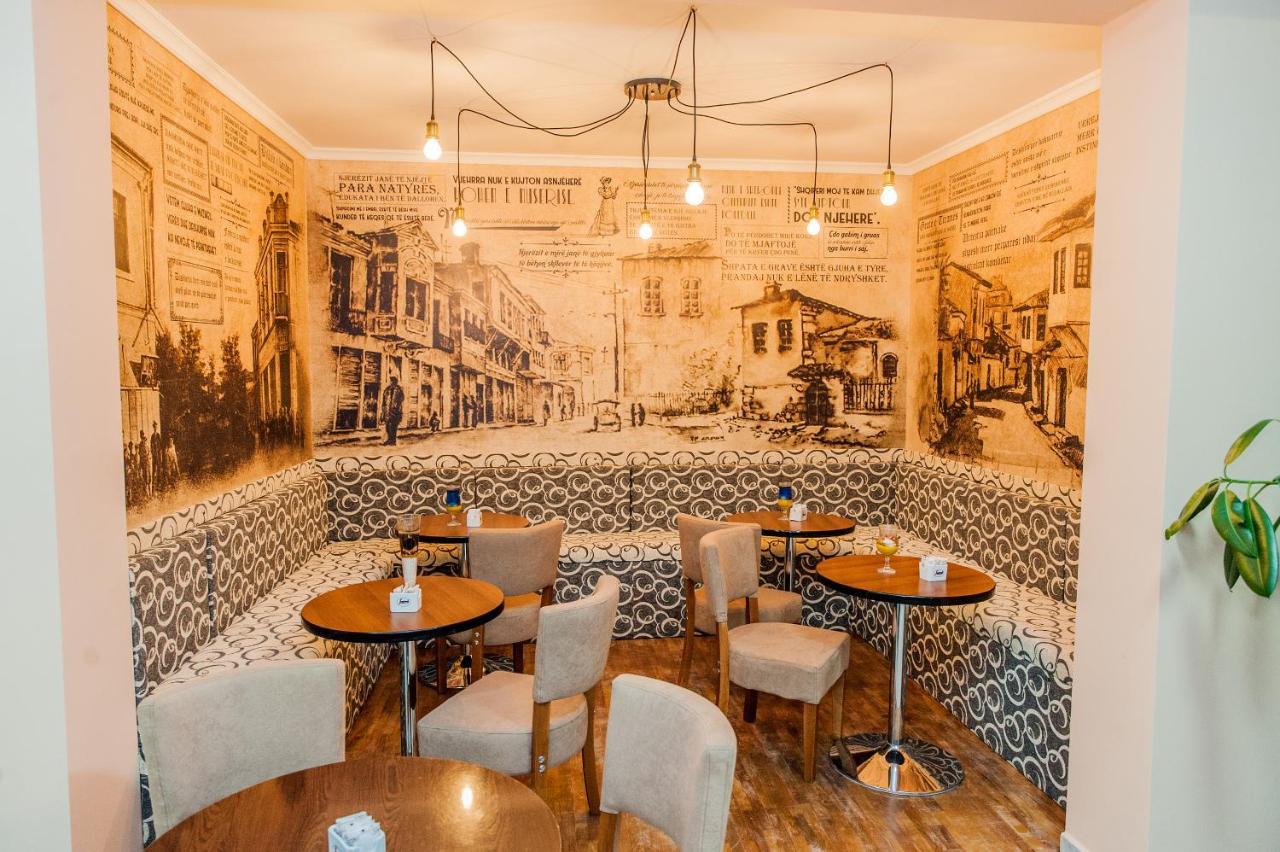 Korcasmilehotel Bagian luar foto