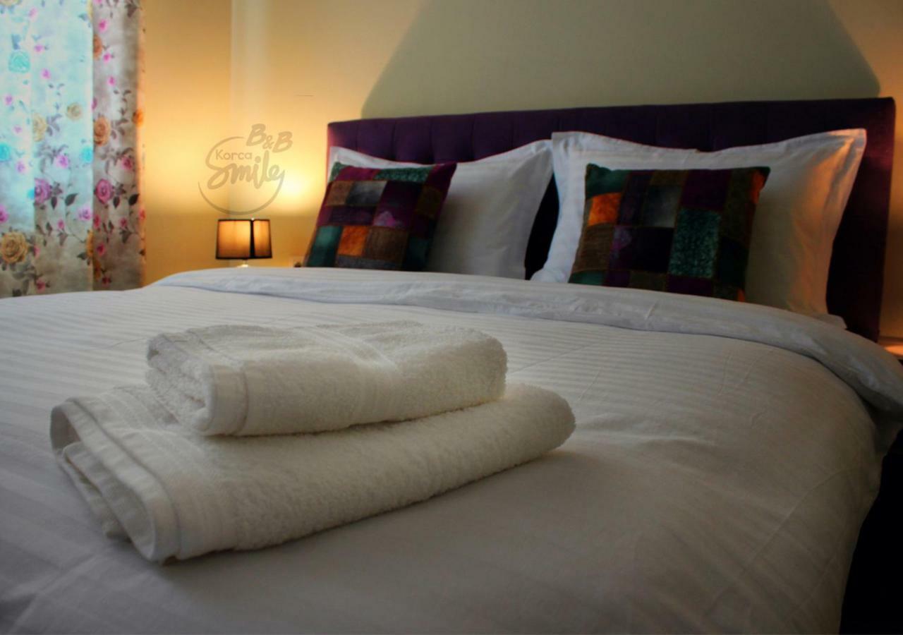 Korcasmilehotel Bagian luar foto